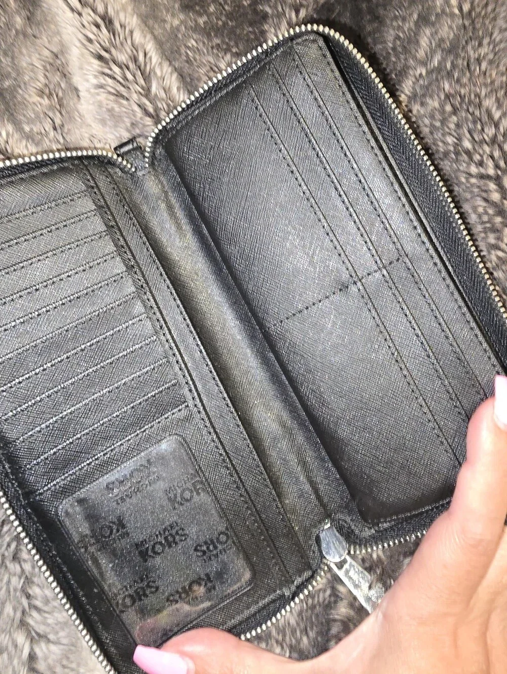 Michael Kors Large Zip Wallet Mk
